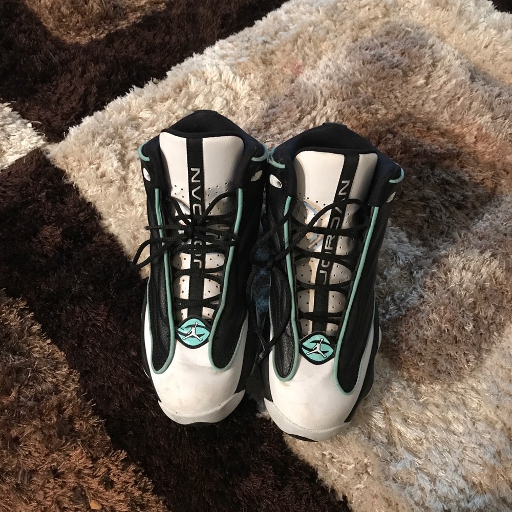 White and black Jordan’s size7